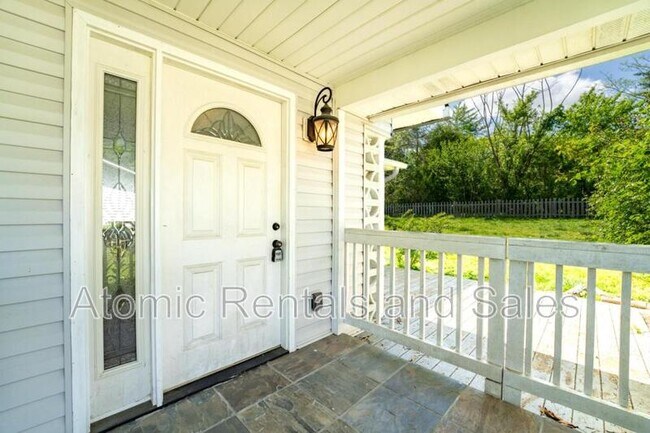 Foto del edificio - 102 W Maiden Ln
