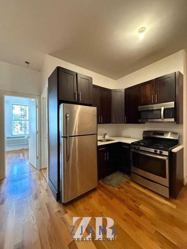 Foto del edificio - 4 bedroom in Brooklyn NY 11226