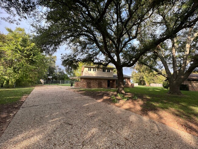Foto del edificio - Large home in Airline School District... Close to Barksdale Air Force Base... BAFB