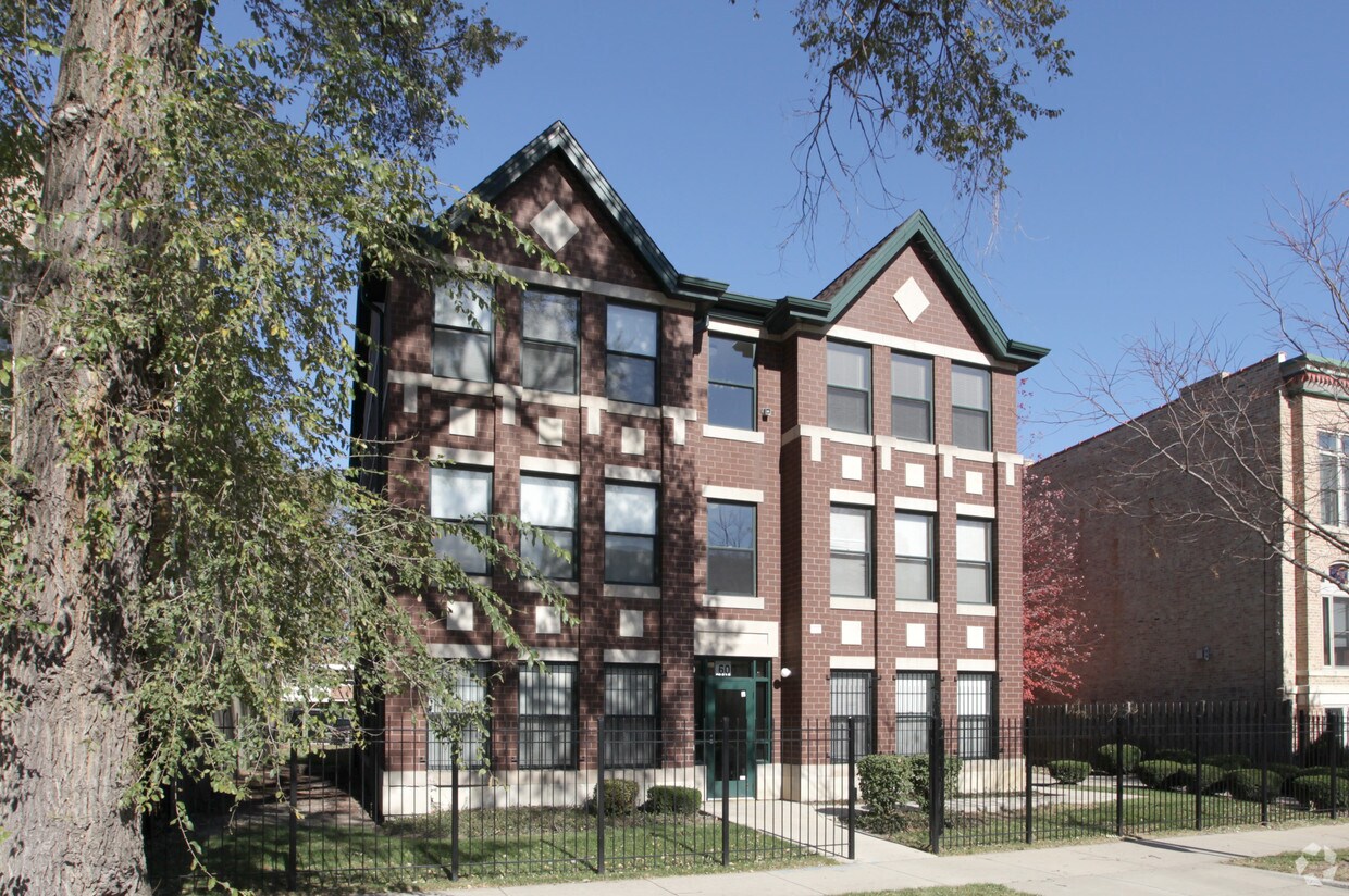 Building Photo - 600 E 41st St