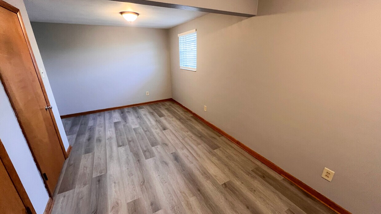 611 Cherry St Unit B, Jefferson City, MO 65101 Apartments in