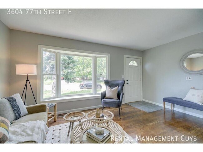 Building Photo - Beautiful 3 Bed 2 Bath Completely Remodele...