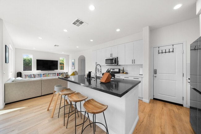 Foto del edificio - 15026 Olive Ln