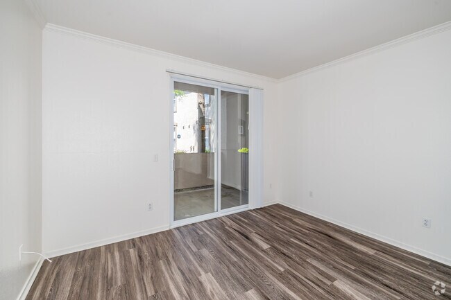 1 dormitorio, 1 baño - 720 pies cuadrados - Sala de estar - Crocker Oaks Apartments