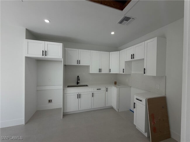 Building Photo - 4141 Everglades Blvd S