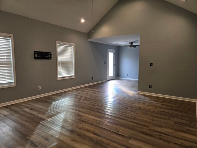 Foto del edificio - 105 Trinity Ln