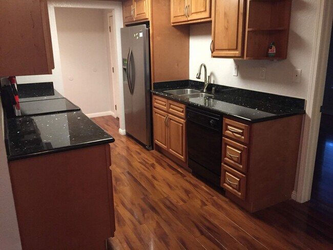 Foto del edificio - 2499 Alveswood Cir