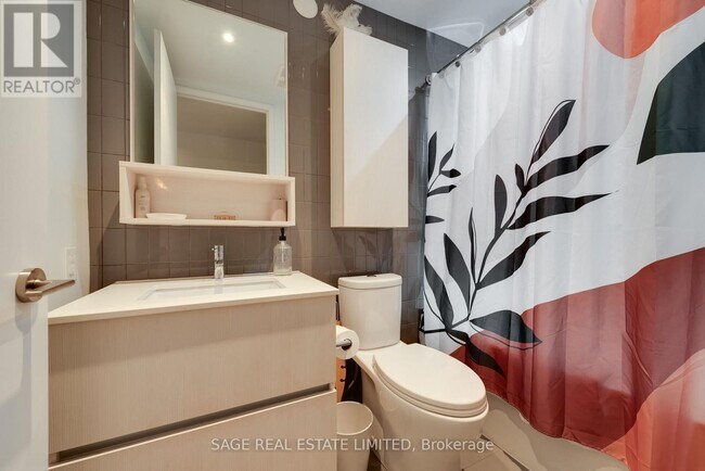 Building Photo - 377 Madison Ave