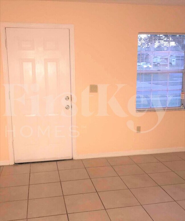 Foto del edificio - 6825 Derrick Dr