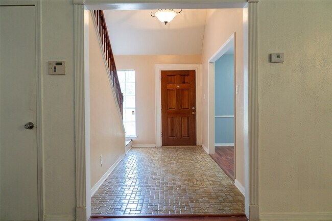 Foto del edificio - 2902 Meadowcreek Dr