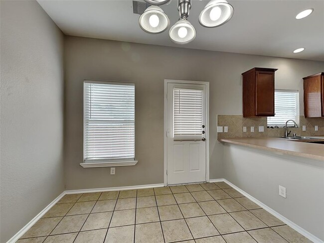 Building Photo - 1702 Chestnut Glen Ct