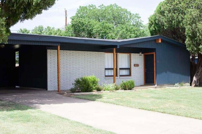 Building Photo - 4112 Thomas Ave