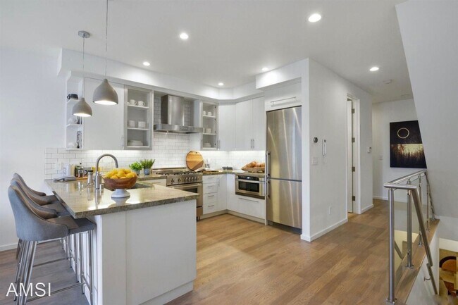 Building Photo - 3 br, 2.5 bath House - 1812 Pacific Ave