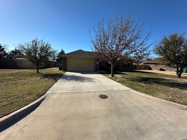 Building Photo - Spacious 4 bedroom 2 bath home in Gainesvi...