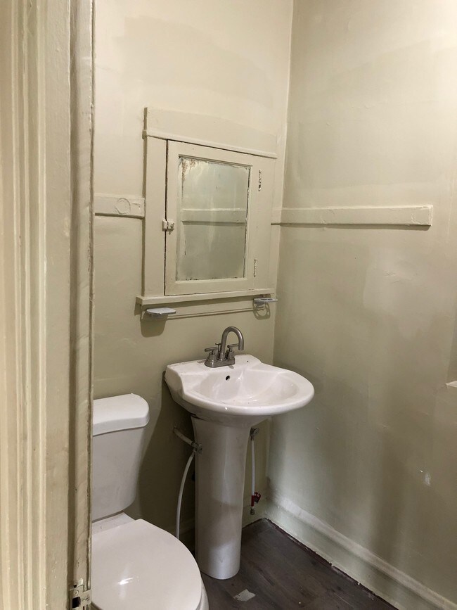 large bathroom - 5848 W Superior St