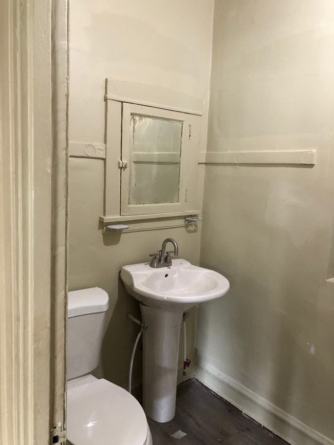 large bathroom - 5848 W Superior St