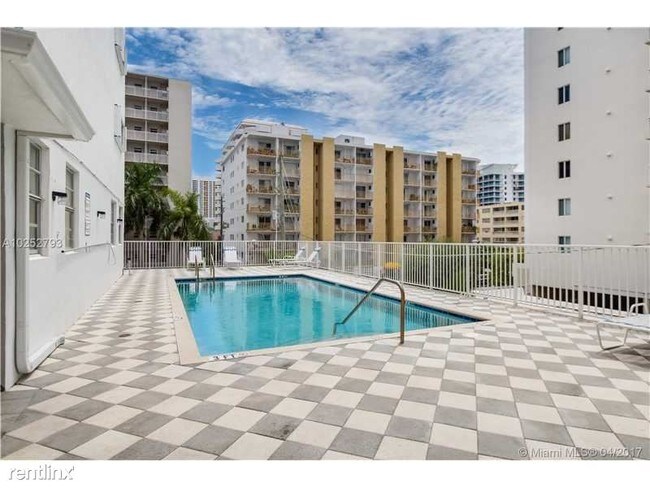 Building Photo - 1331 Lincoln Rd