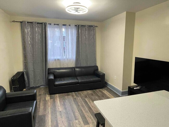 Foto del edificio - 1075 E 93rd St