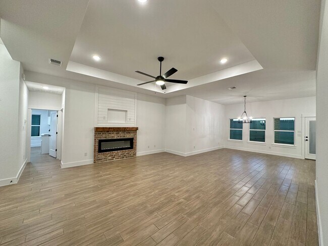 Foto del edificio - Viewable Now by Appointment Only!