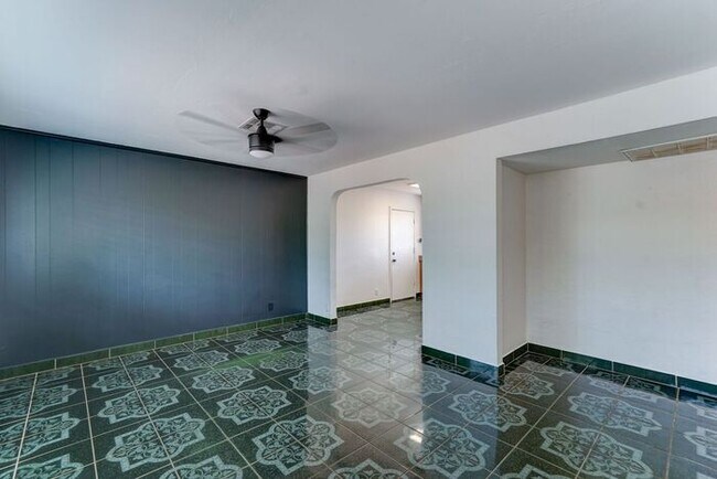 Foto del edificio - READY TO VIEW NOW! Spacious 4-Bed Home Nea...