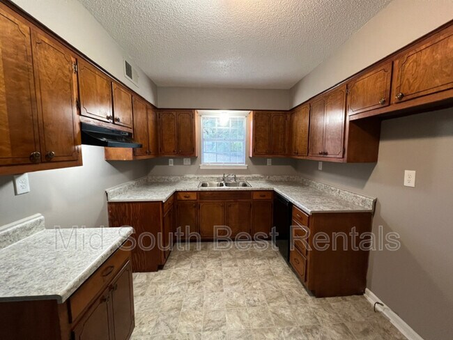 Foto del edificio - 1654 Roosevelt Ave