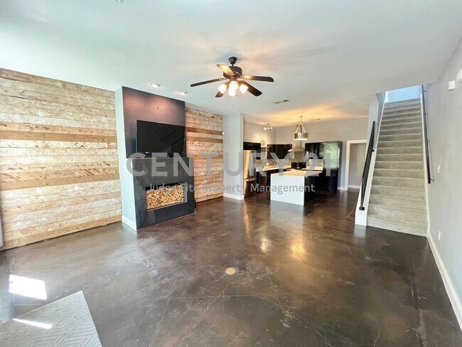 Foto del edificio - 2-Story 2/2/2 Townhome with Great Downtown...