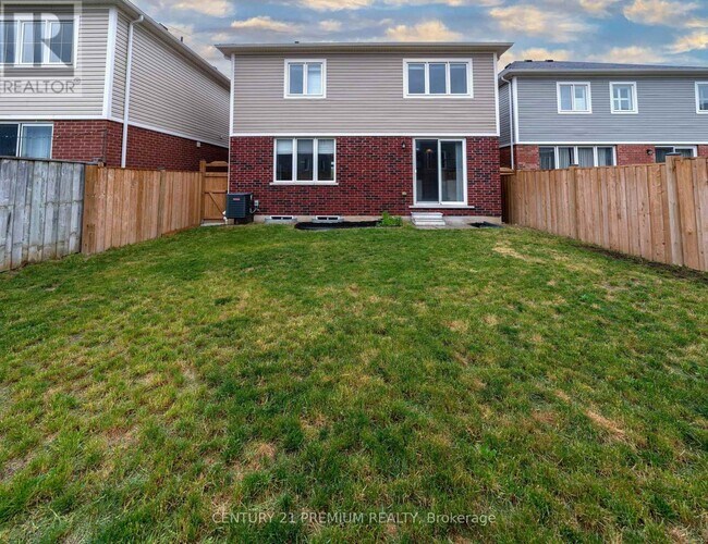 Building Photo - 685 Doon S Dr
