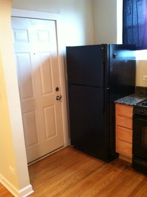 Back Door - 2922 N Sacramento Ave
