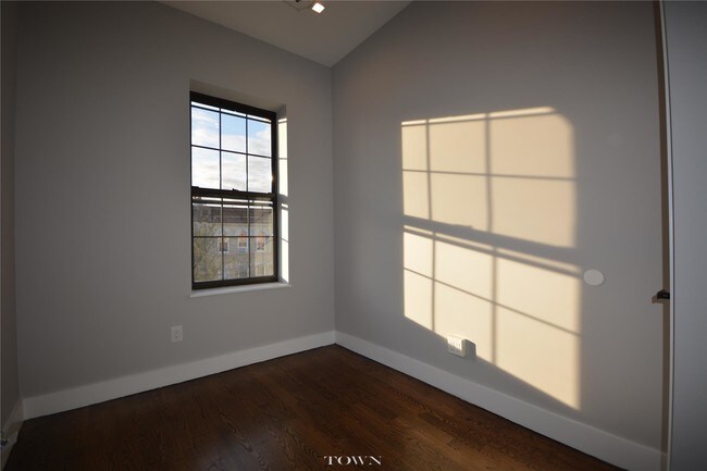 Foto del edificio - 2331 Bedford Ave