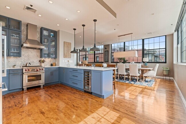 Foto del edificio - 64 E Brookline St