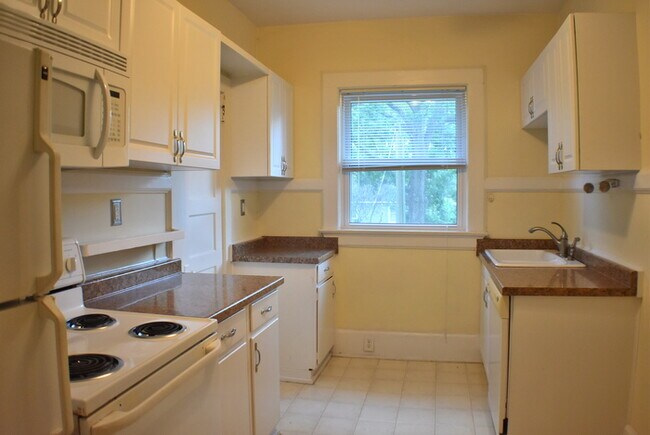 Building Photo - 2808 Wheat Street Unit D