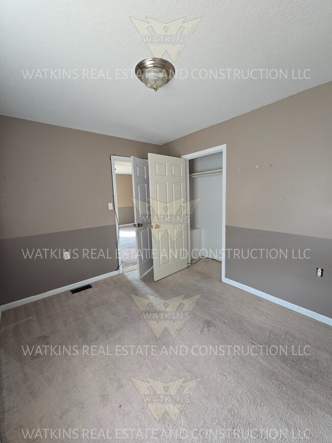 Dormitorio 1 - 308 E Jackson St