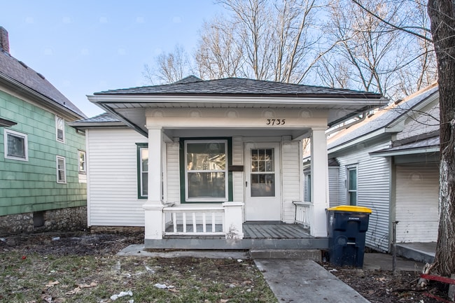 Building Photo - Cozy and Charming Two-Bedroom House with M...