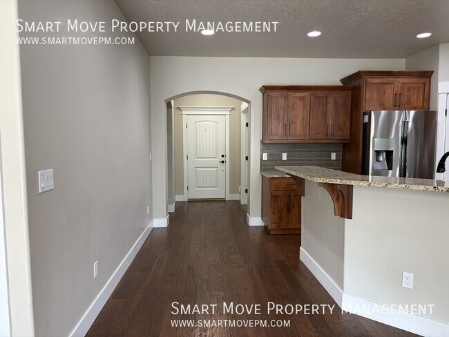 Foto del edificio - 5800 N Red Hills Pl