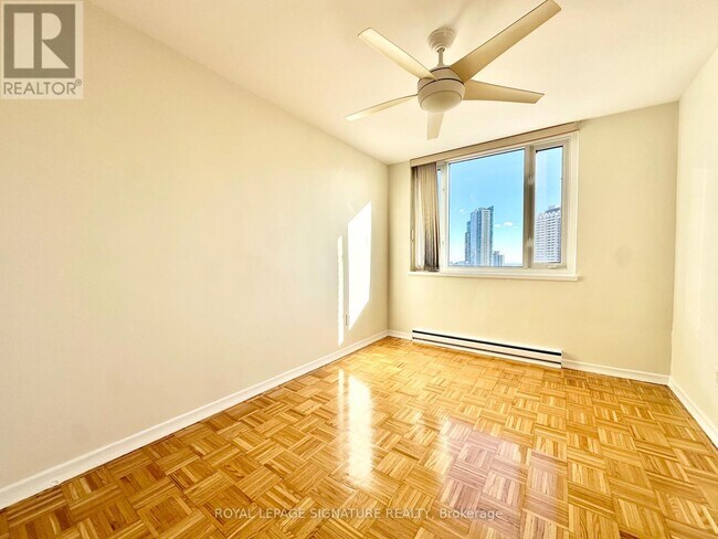 Building Photo - 55 Isabella St