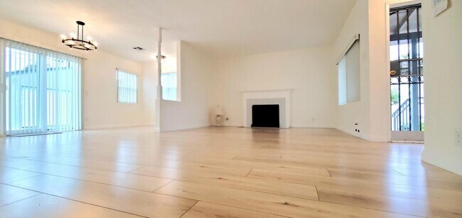 Building Photo - 2249 Stranahan Dr