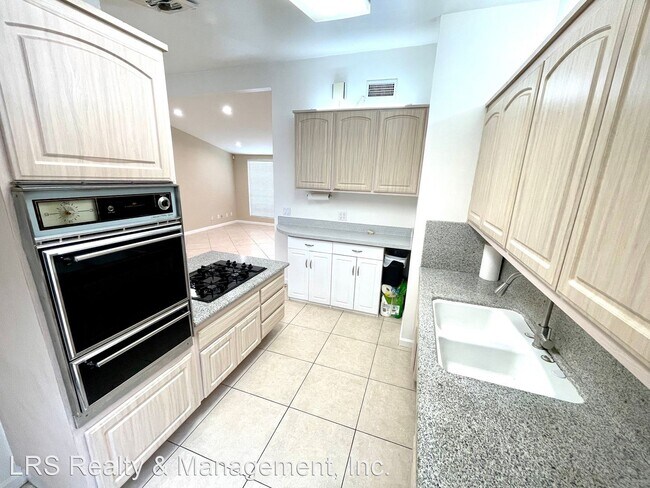 Building Photo - 2 br, 1.5 bath House - 17330 Firma Court