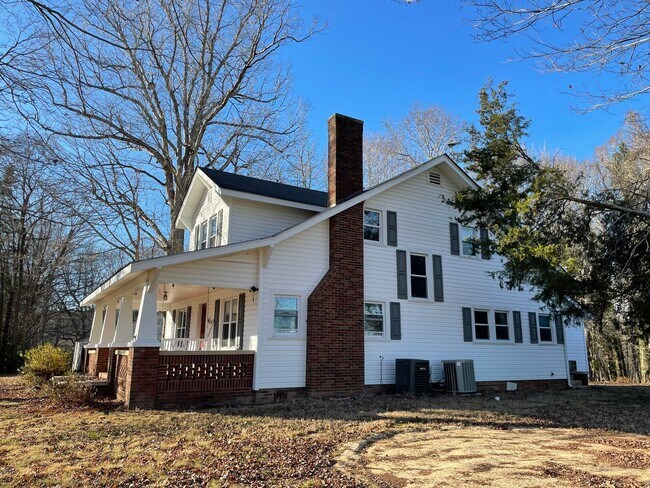 Foto del edificio - 4-5 bedroom home in Franklinville