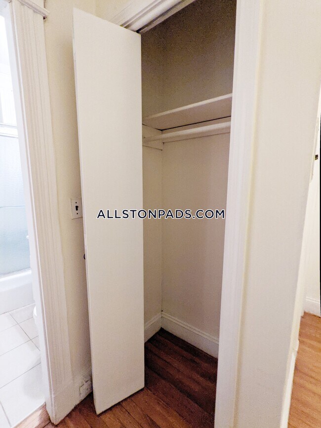 Foto del edificio - 1160 Commonwealth Avenue