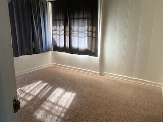 Foto del edificio - 3 BED 1 BATH BIG YARD  WITH CARPORT KANEOHE