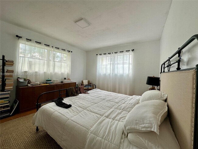 Foto del edificio - 1135 101st St