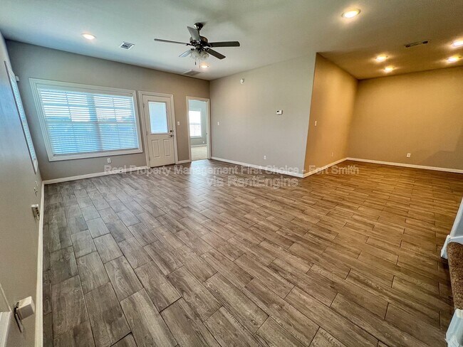 Foto del edificio - 6705 MARIBETTE RD