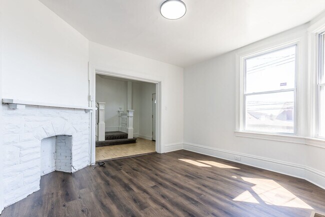Building Photo - Available JUNE 2026 - Traditional 2 Bedroom Home in Beechview/ LOTS of natural light!