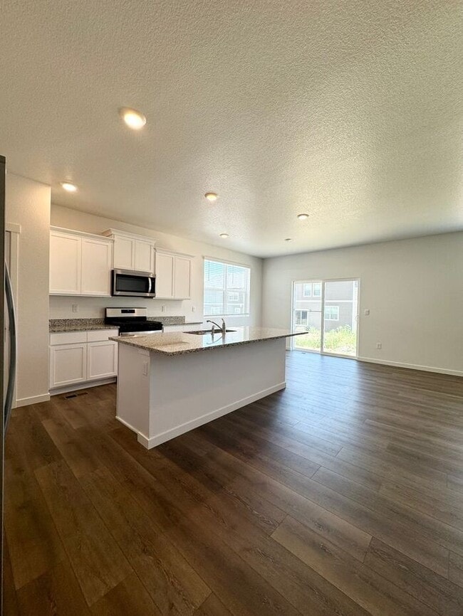 Building Photo - Built in 2024! 5 bedroom 3 Bath House in W...