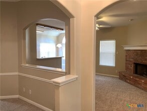 Building Photo - 947 River Rock