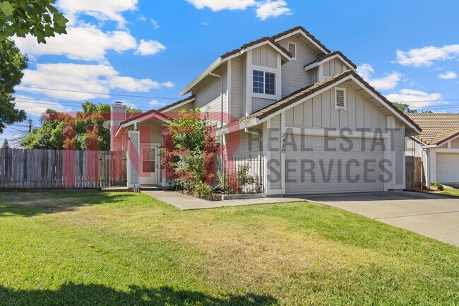 Building Photo - Updated 3 bedroom Lincoln Home with huge y...