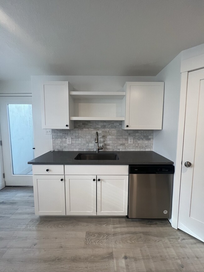 Foto del edificio - Brand New | 2 bed | 1 Bath | Basement Apar...