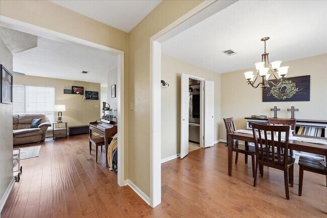 Foto del edificio - 1149 Green Meadow St