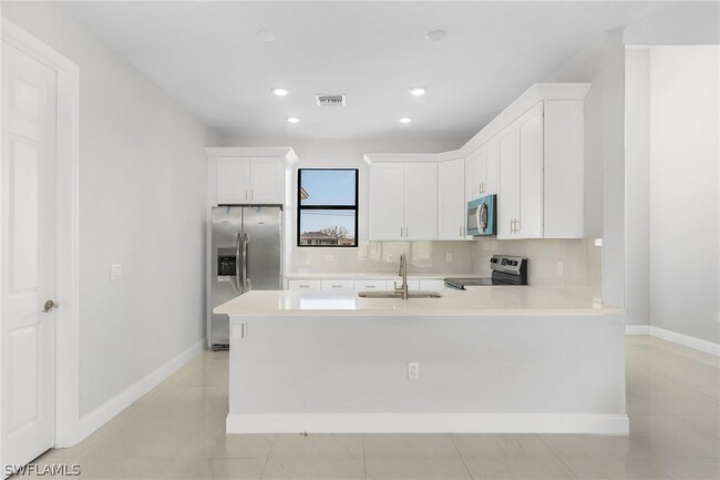 Building Photo - 2708 Diplomat Pkwy W
