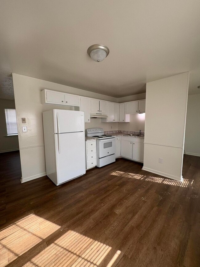 Building Photo - 1280 Ascot Park